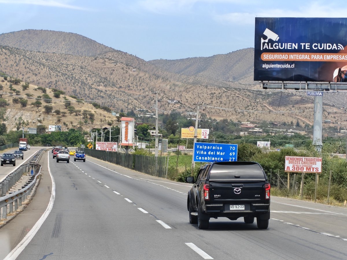 Motorway between Santiago and Valparaiso with hills behind